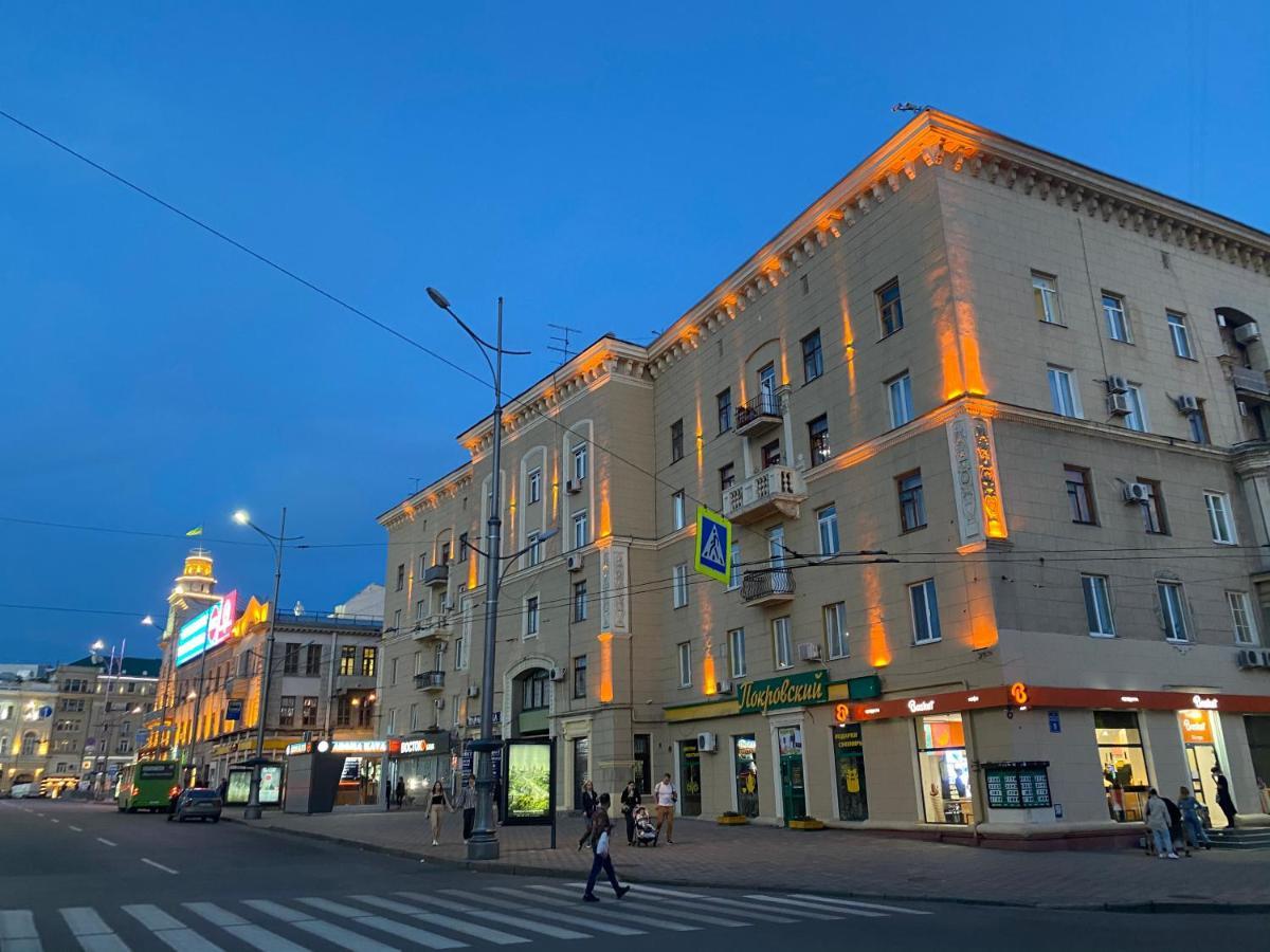 Modern Luxury Studio In The Center Of Kharkiv At Konstitutsii Square Exteriör bild