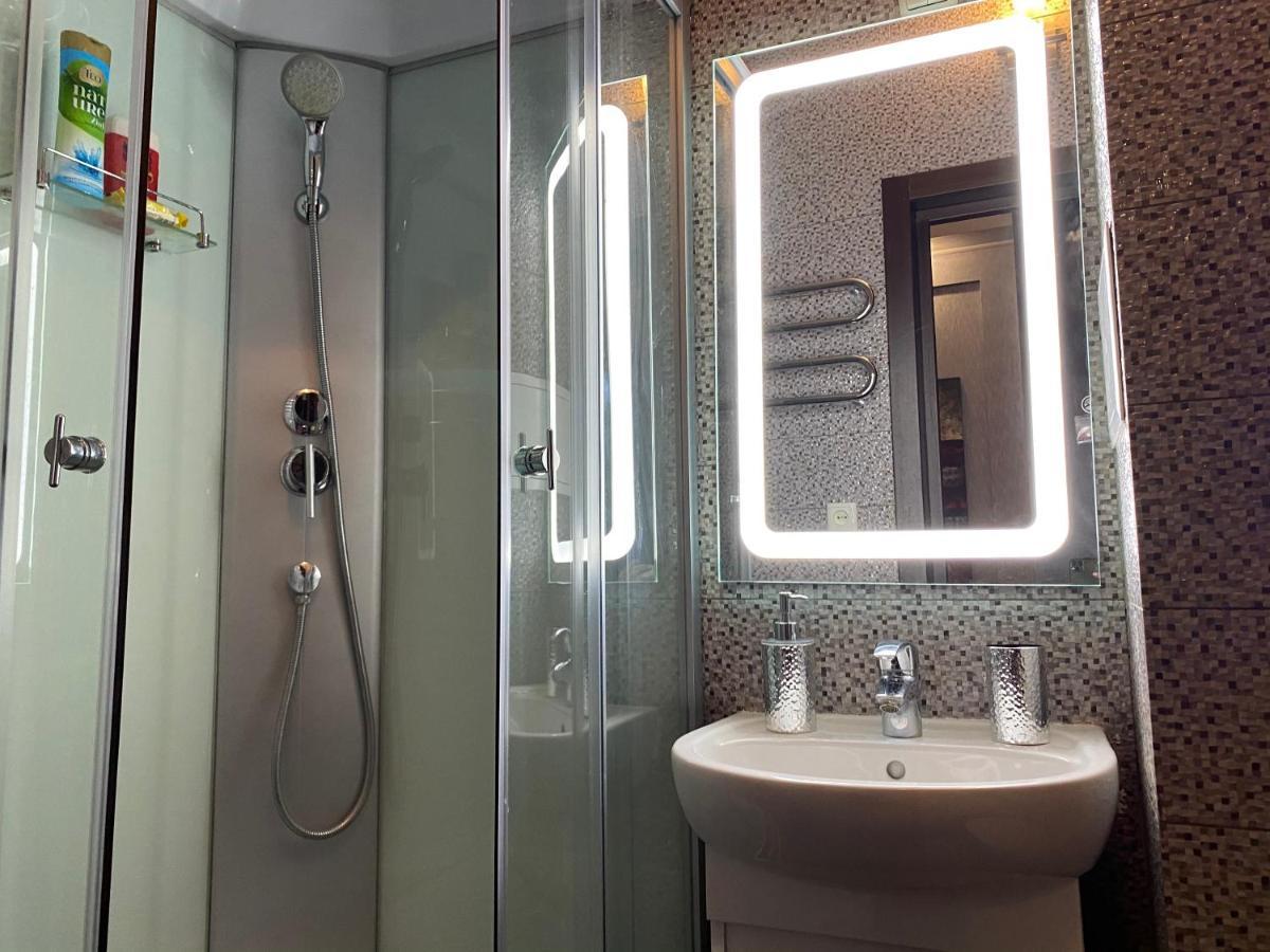 Modern Luxury Studio In The Center Of Kharkiv At Konstitutsii Square Exteriör bild
