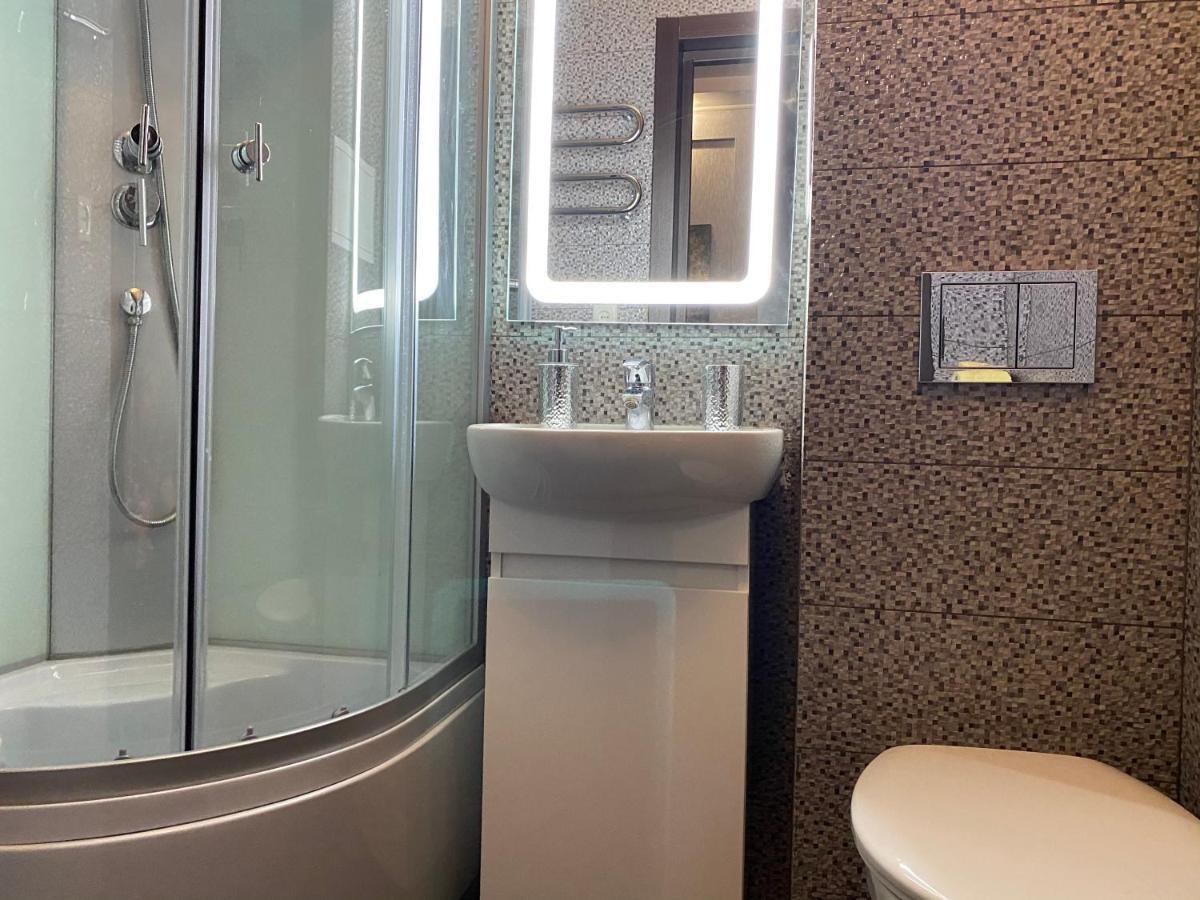 Modern Luxury Studio In The Center Of Kharkiv At Konstitutsii Square Exteriör bild