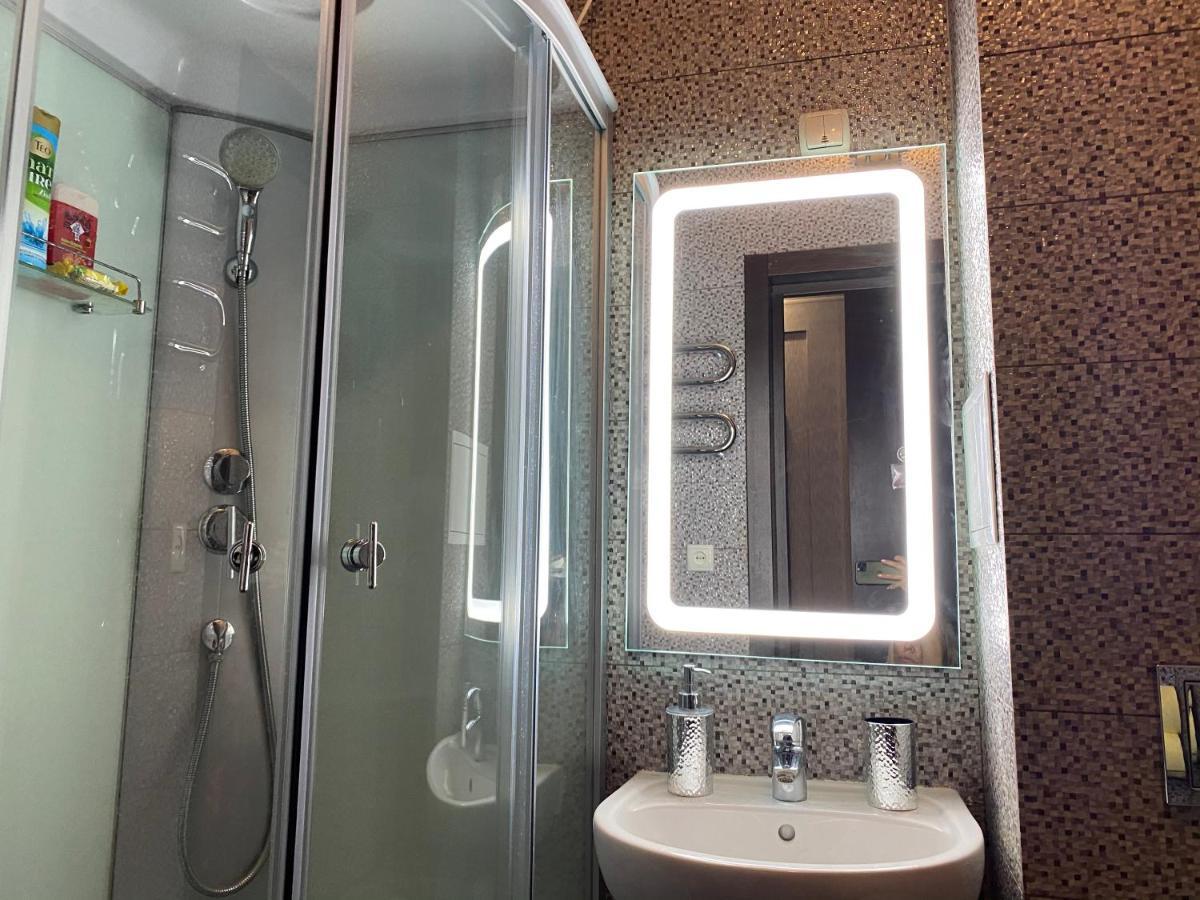 Modern Luxury Studio In The Center Of Kharkiv At Konstitutsii Square Exteriör bild