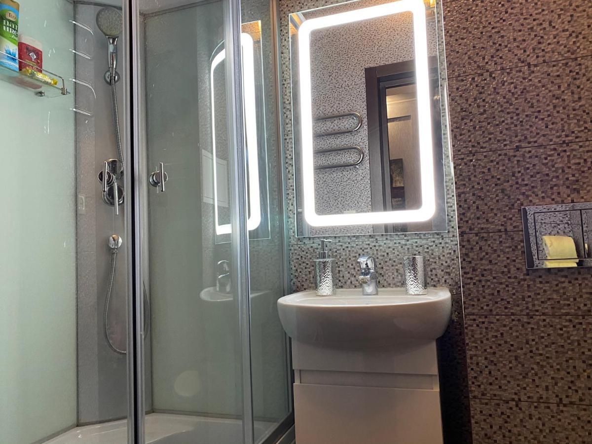 Modern Luxury Studio In The Center Of Kharkiv At Konstitutsii Square Exteriör bild