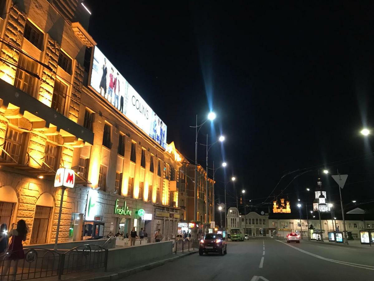 Modern Luxury Studio In The Center Of Kharkiv At Konstitutsii Square Exteriör bild
